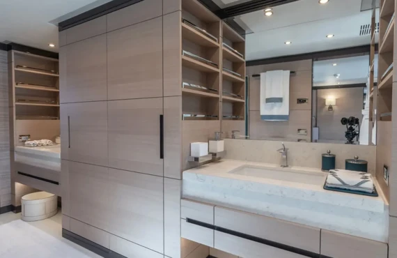 Elizabeth - Image 11