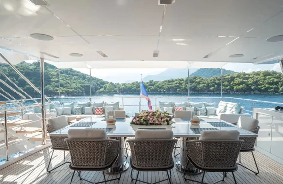 Elizabeth - Image 15