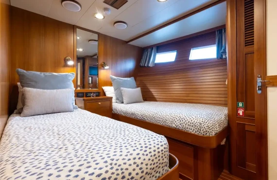 Virginia Sea - Image 8